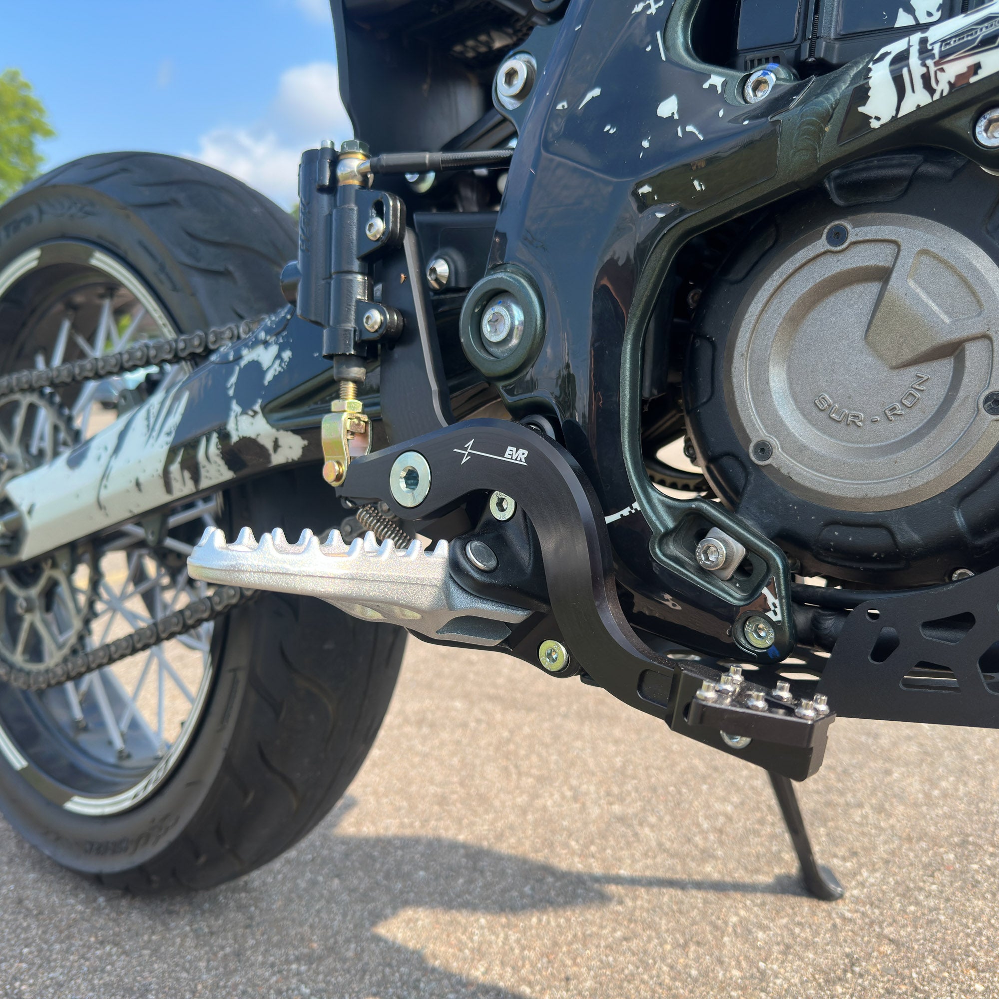 Surron Ultra Bee and the EVRaceworks footbrake bracket 