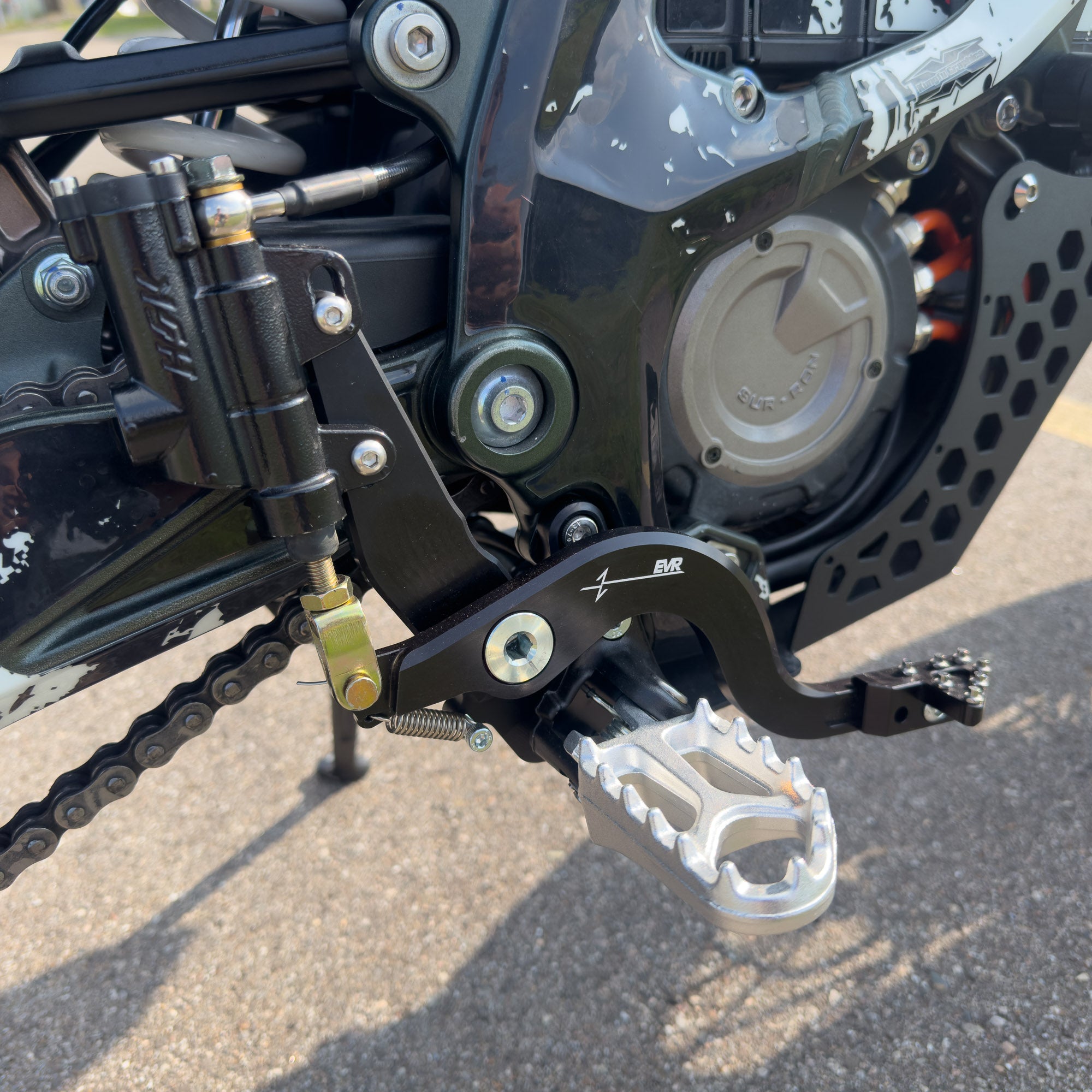 Surron Ultra Bee and the EVRaceworks footbrake bracket 